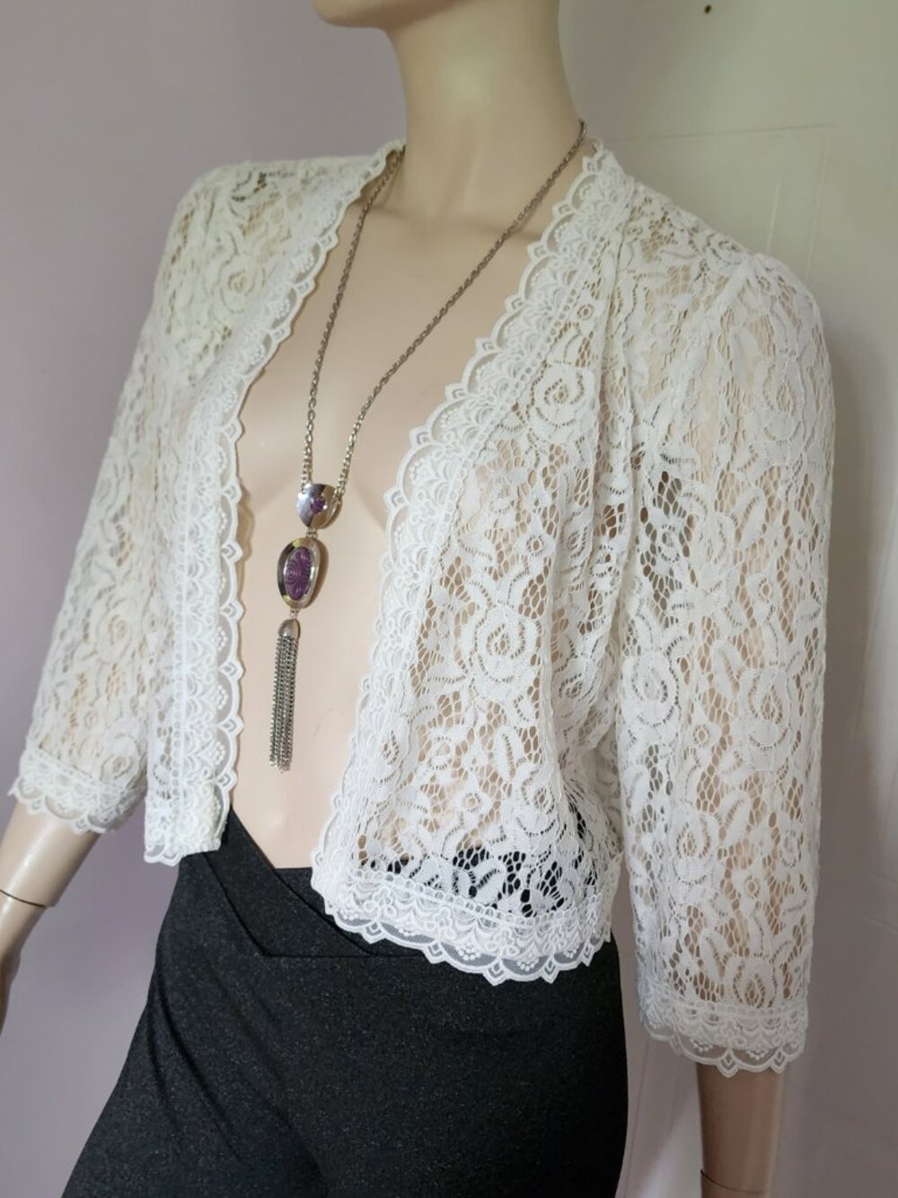 Elegant White Floral Lace Cropped Bolero Jacket - Picture 6 of 7